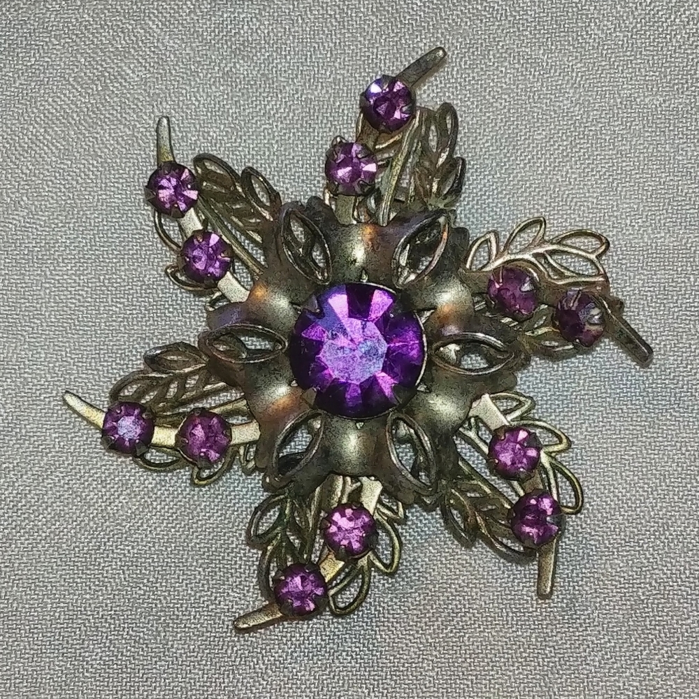 🌺2/$25 or 5/$50 Scatter Pin Brooch